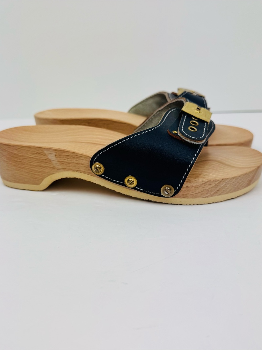 Dr. Scholl’s wooden clogs. Girls size 4. Navy blue. Adjustable buckle.